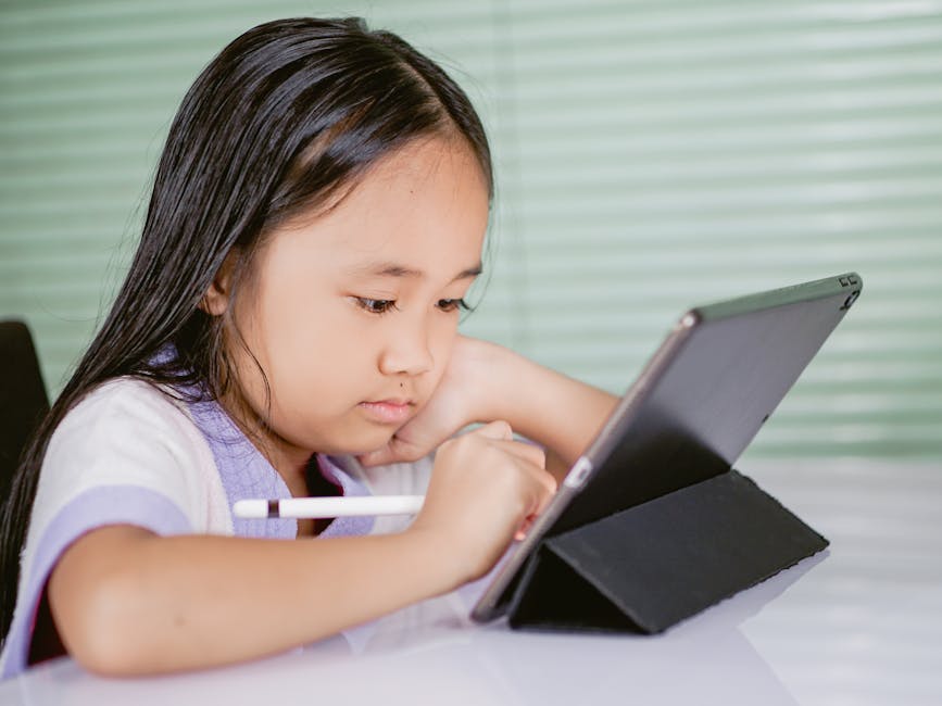 子どもがタブレットで学習するイメージ
